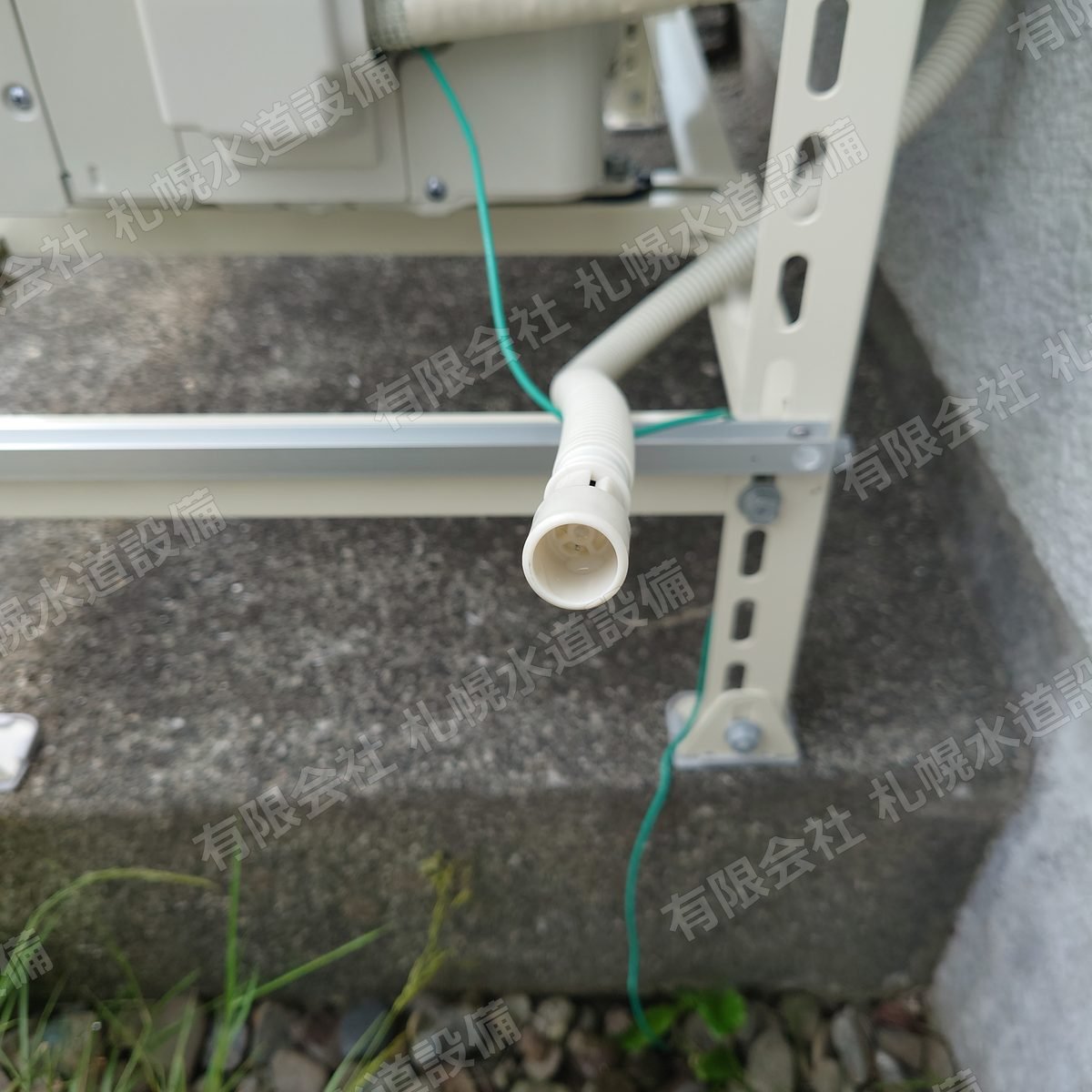 エアコン取付 ドレンパイプの防虫施工